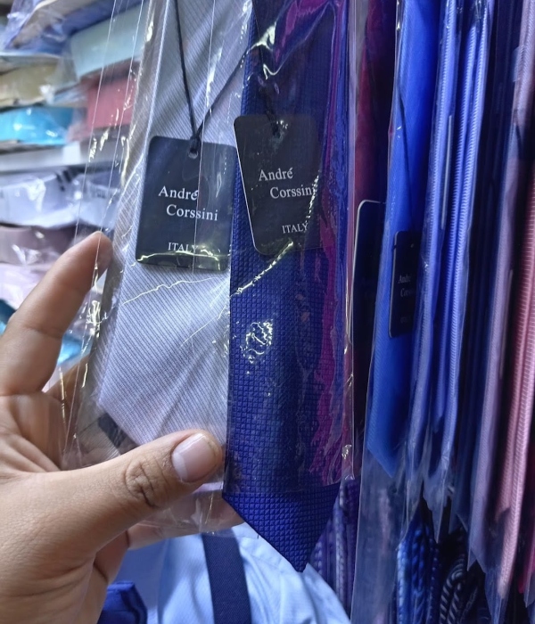 Corbatas gruesas tejidas