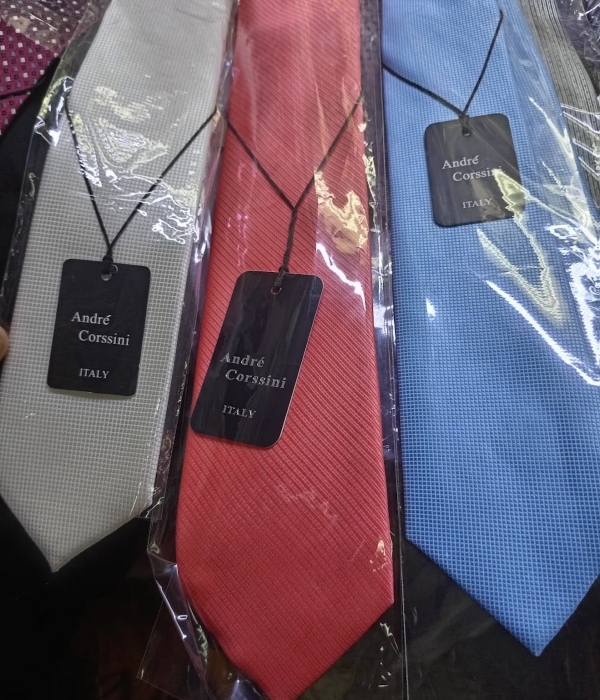 Corbatas gruesas tejidas